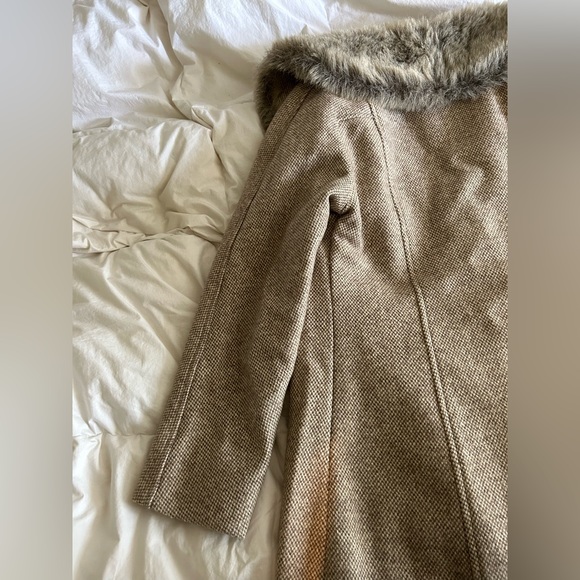 Abbmoor Tweed Coat - Picture 9 of 10